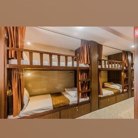 Awesome Dormitory Male Only Mumbai Bagian luar foto