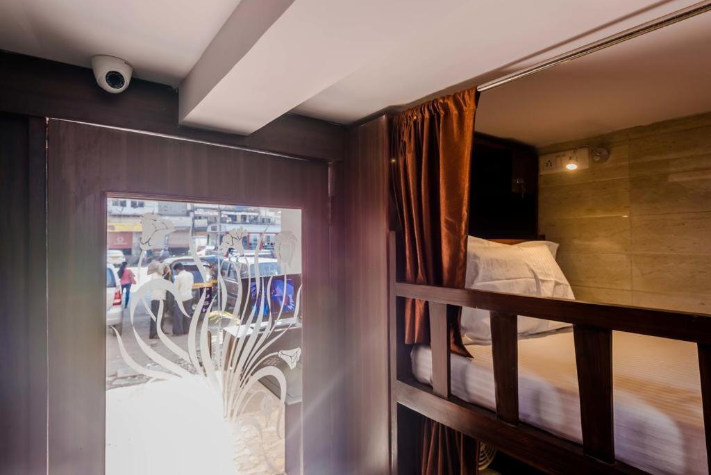 Awesome Dormitory Male Only Mumbai Bagian luar foto