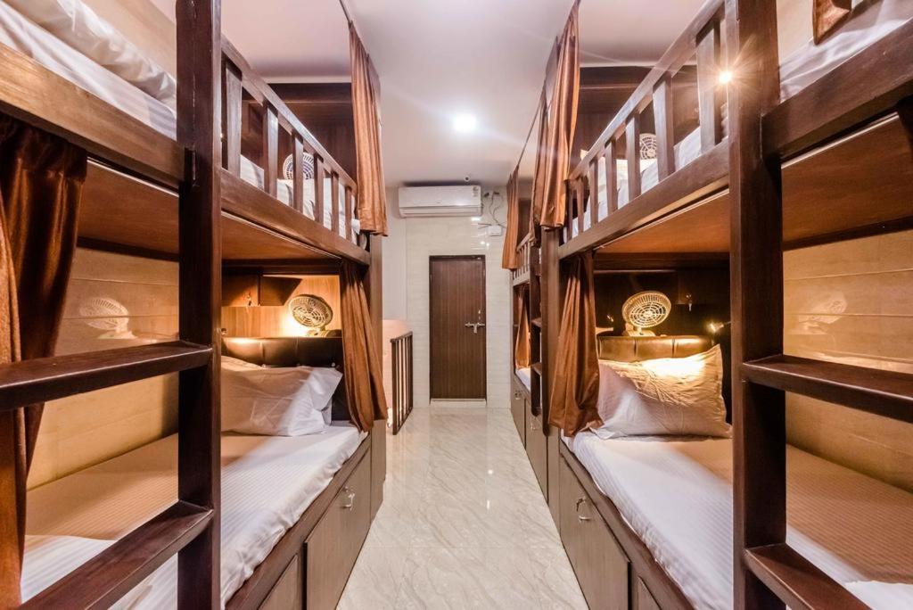 Awesome Dormitory Male Only Mumbai Bagian luar foto