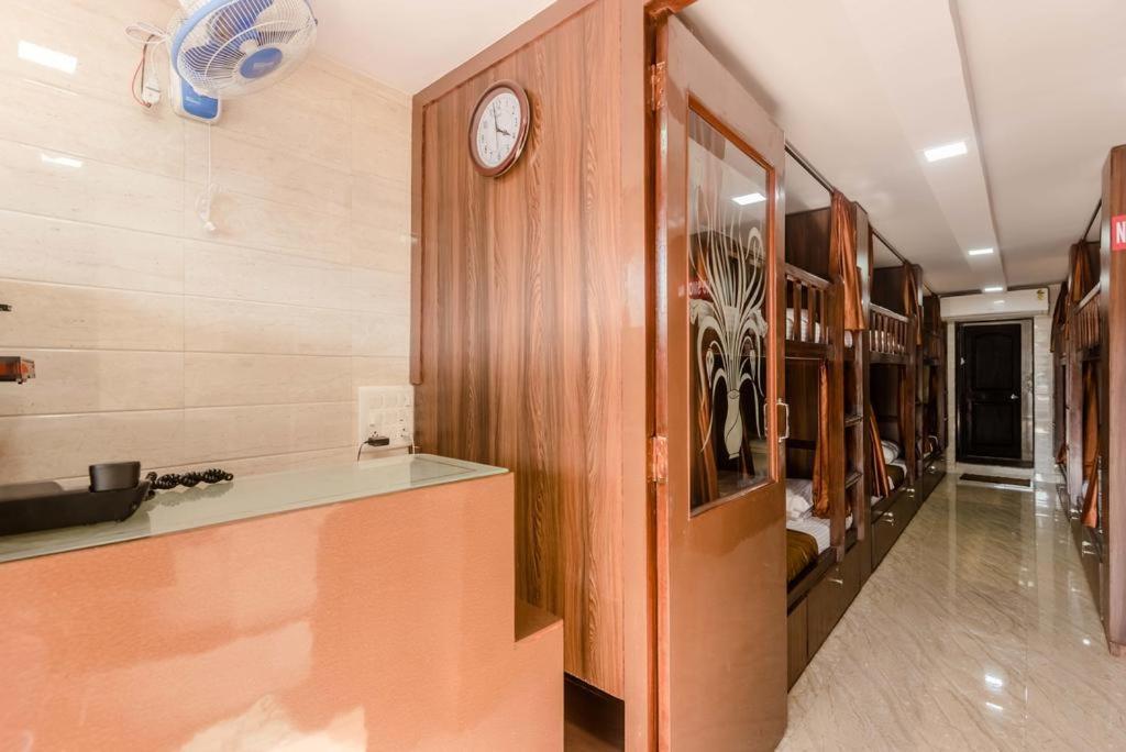 Awesome Dormitory Male Only Mumbai Bagian luar foto